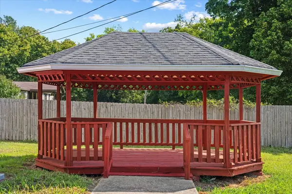 1404 Little Pond Creek Rd, Pegram, TN 37143