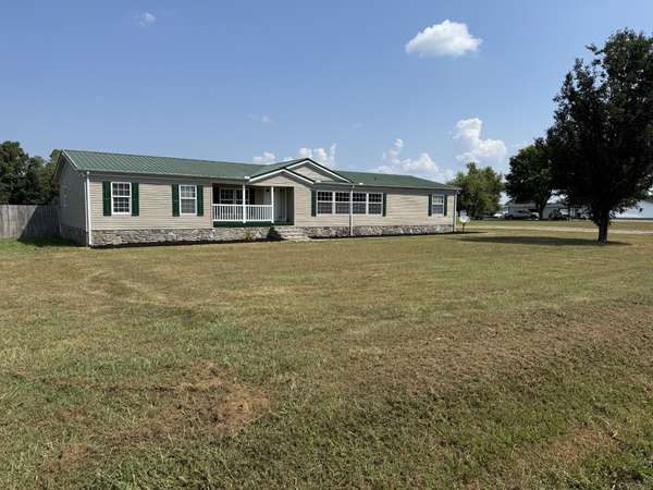 935 Pointe Ln, Lafayette, TN 37083