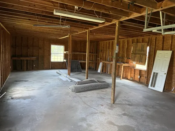 935 Pointe Ln, Lafayette, TN 37083