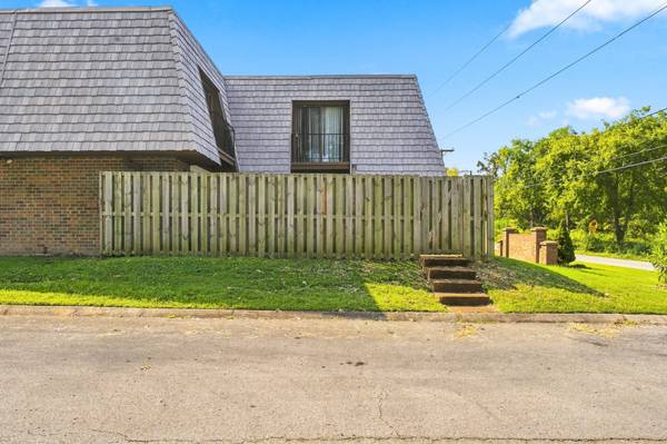237 Cedarwood Ln, Madison, TN 37115