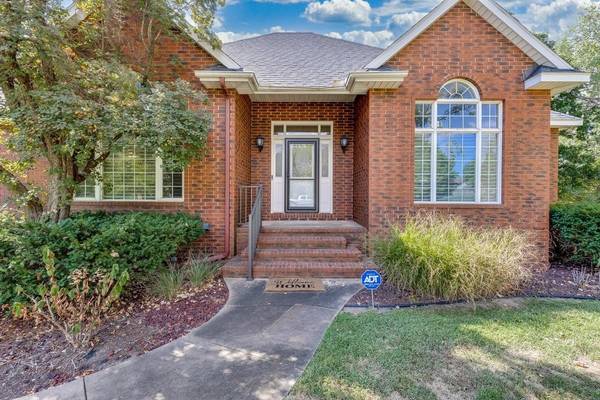 3905 Meadow Ridge Ln, Hutchinson, KS 67502
