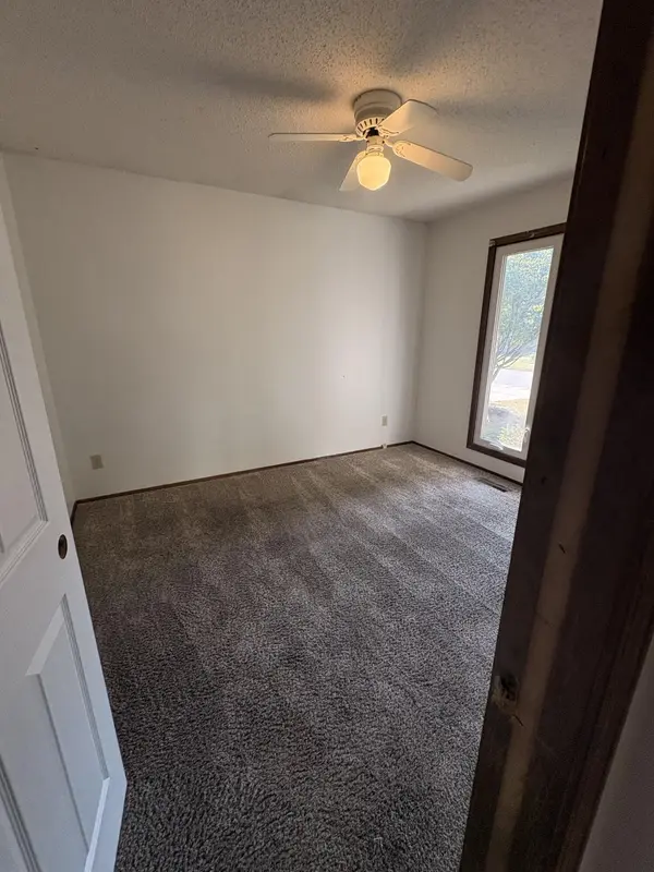 1327 W Riverside ST, Springfield, MO 65807
