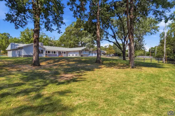 2710 SW Burlingame RD, Topeka, KS 66611