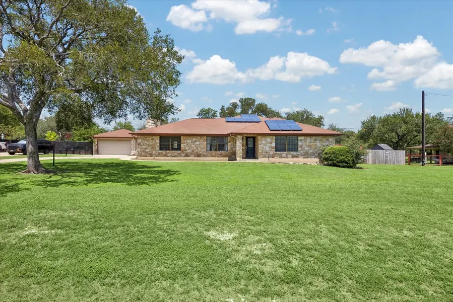 208 Maple DR, Mountain City, TX 78610