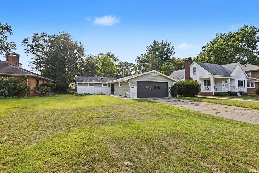 1741 Kessler BLVD, South Bend, IN 46616-1904