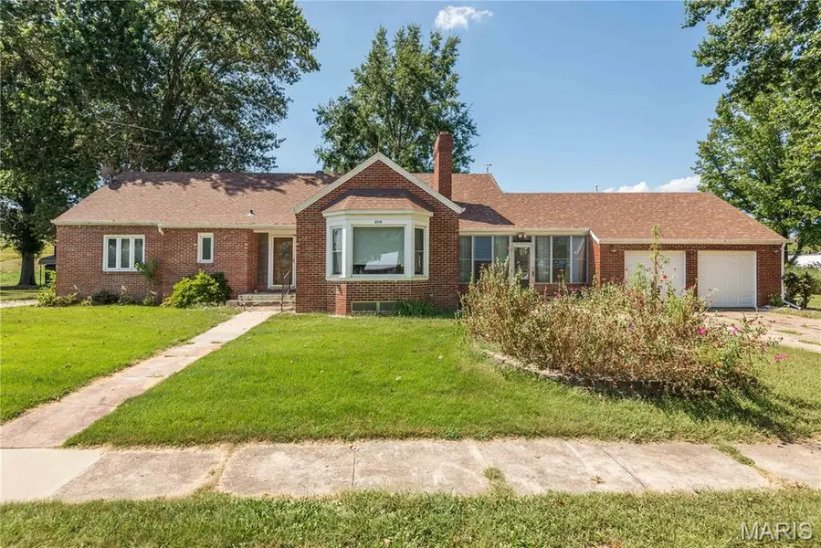 2117 Plymouth, Mount Sterling, MO 65062