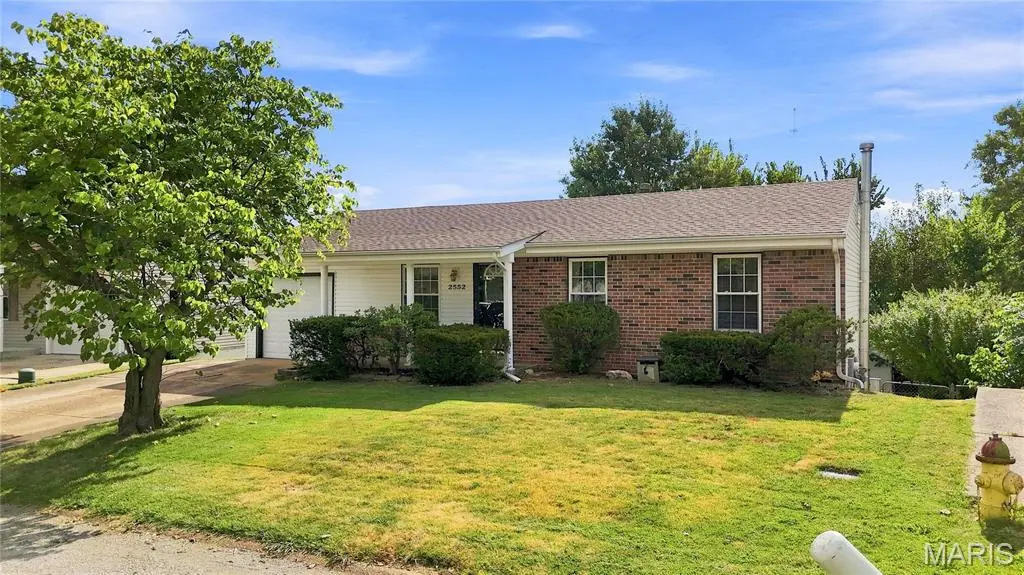 2552 Medford DR, High Ridge, MO 63049