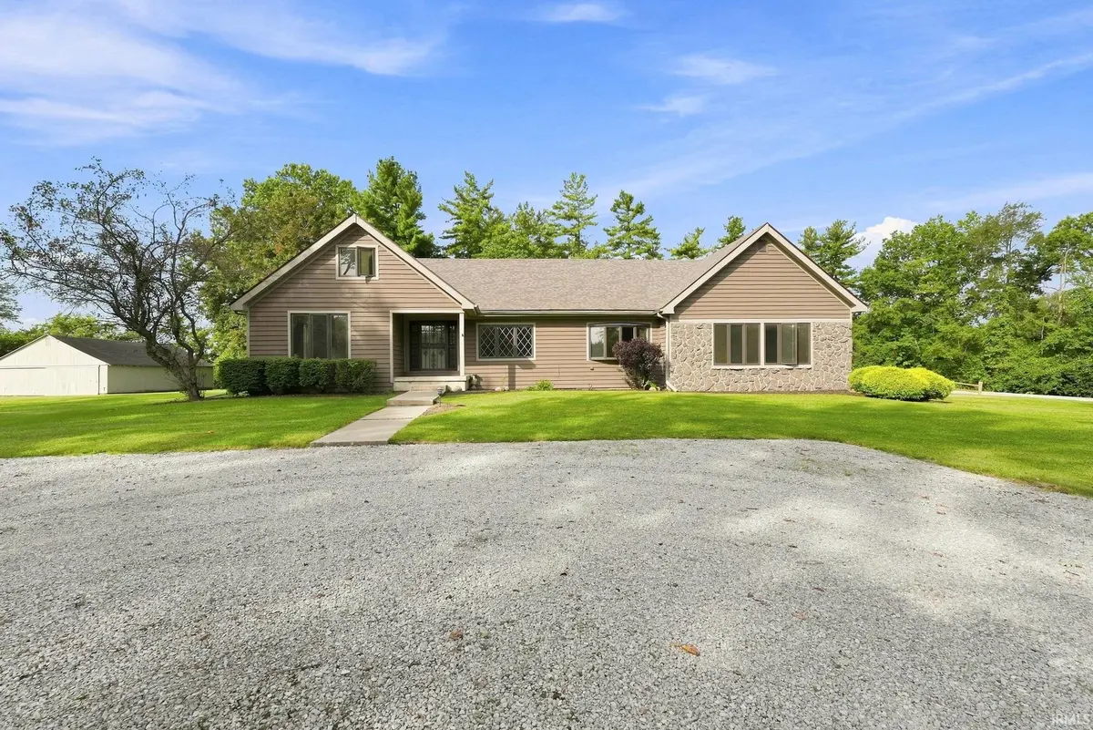8310 Winchester RD, Fort Wayne, IN 46819