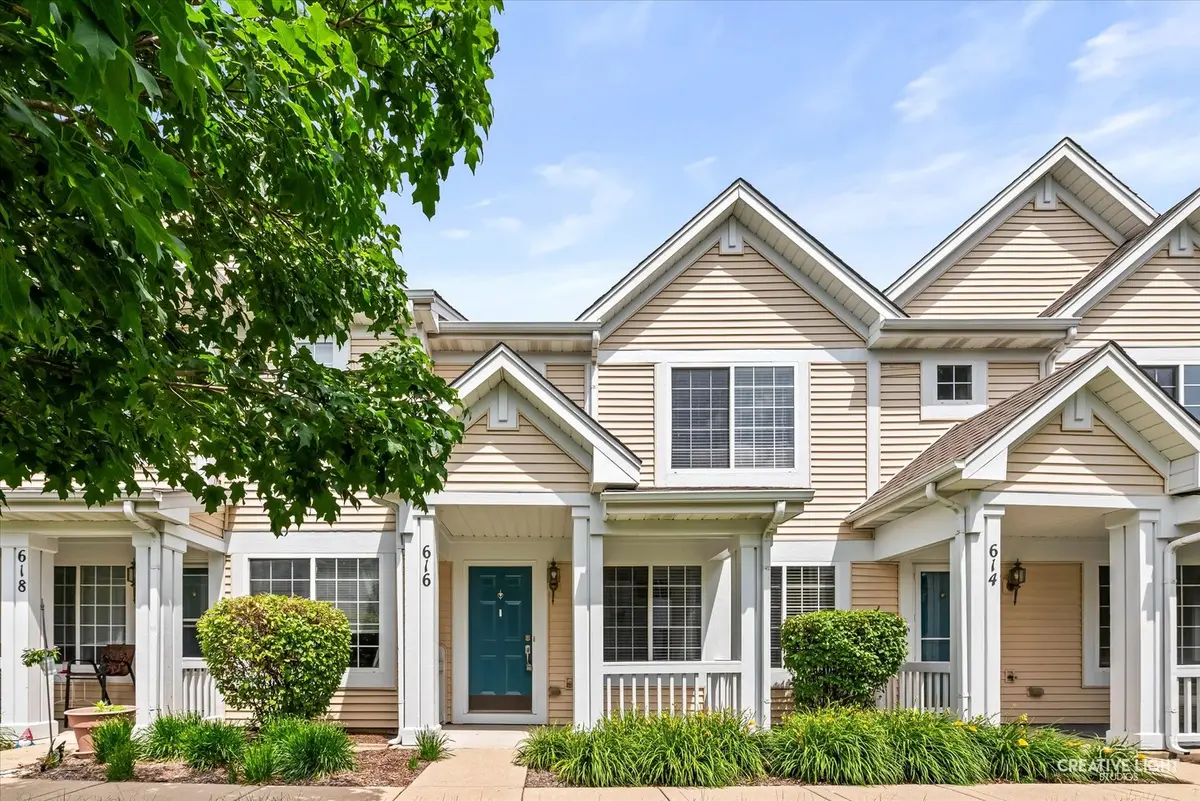 616 Lincoln Station DR, Oswego, IL 60543