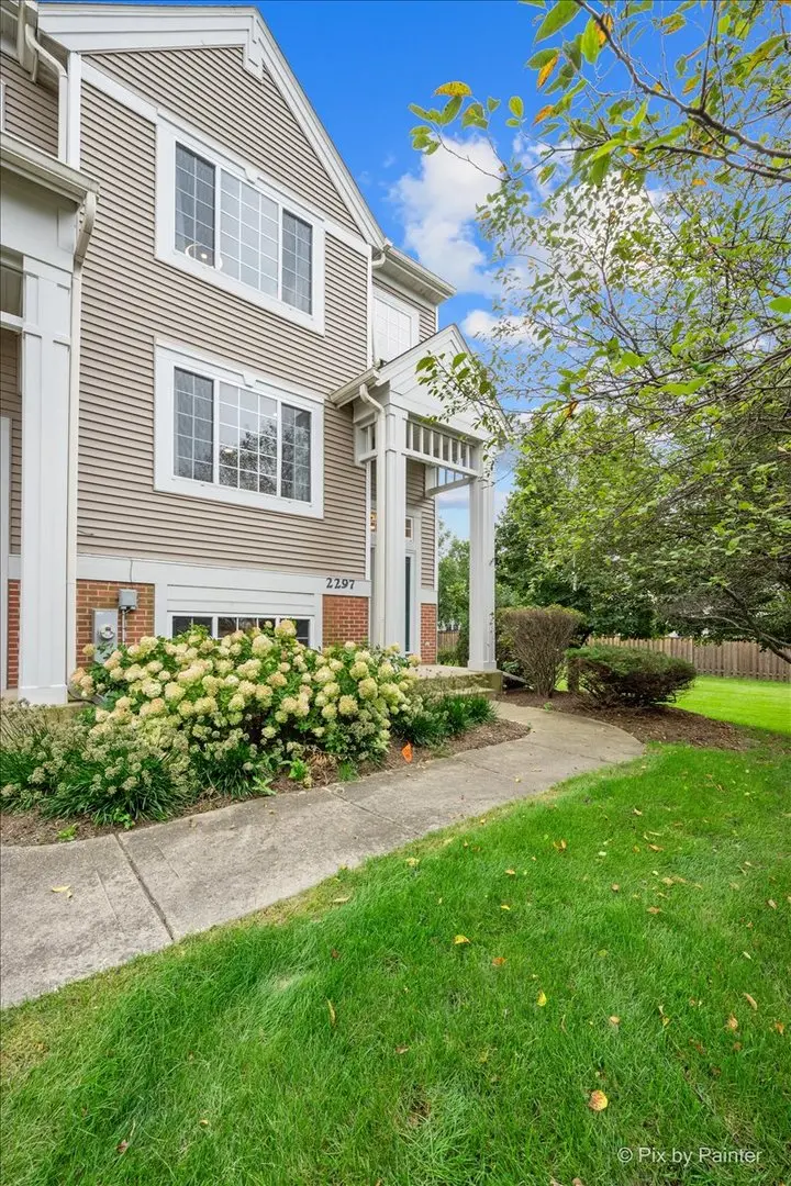 2297 Twilight DR, Aurora, IL 60503