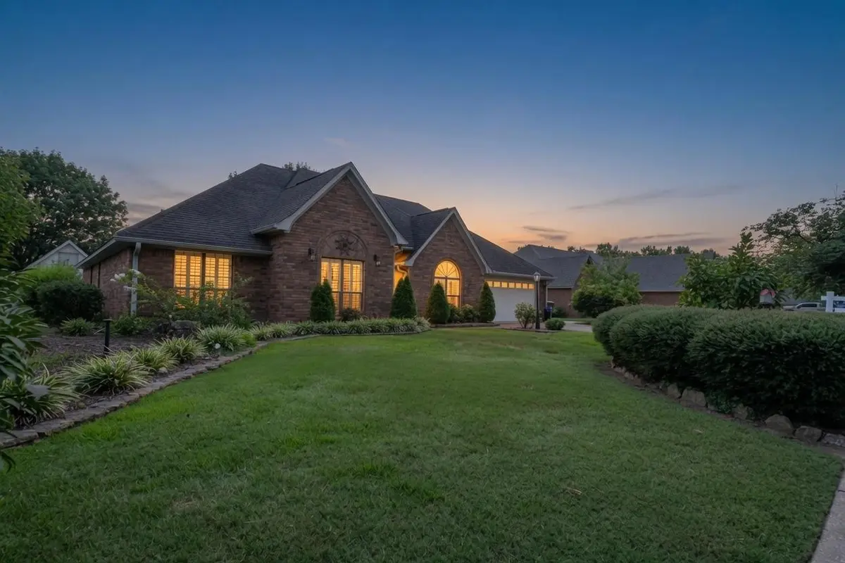 3626 APPLING LAKE DR, Bartlett, TN 38133