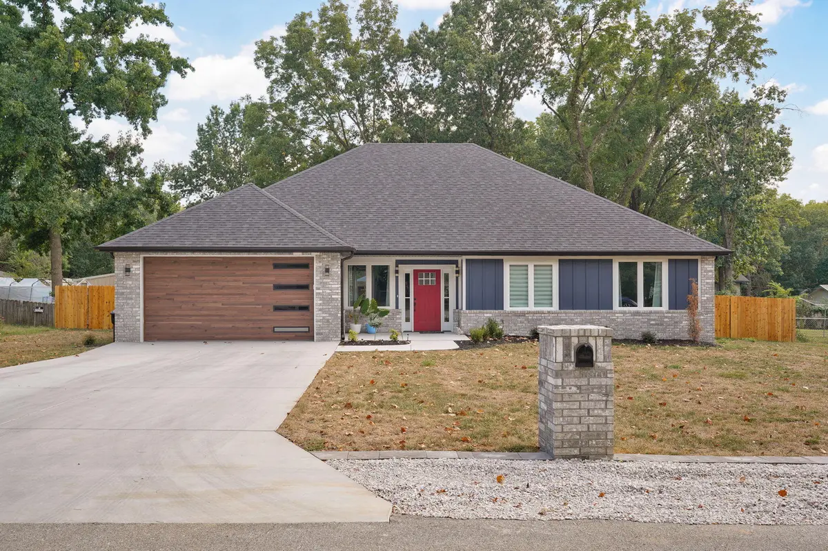 112 W Oak ST, Nixa, MO 65714