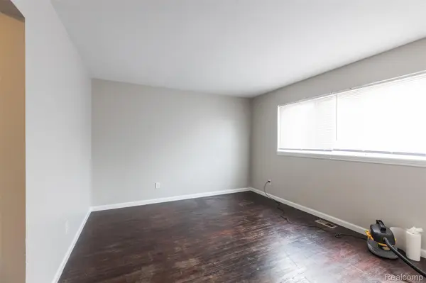 6739 Caribou ST, Westland, MI 48185