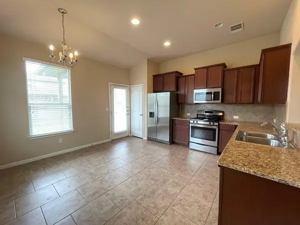 120 Kingfisher LN, Kyle, TX 78640