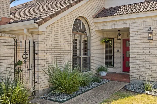 124 Lakeway DR, Lakeway, TX 78734
