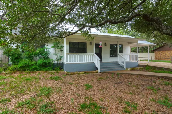 1400 Lazy Creek LN, Blanco, TX 78606