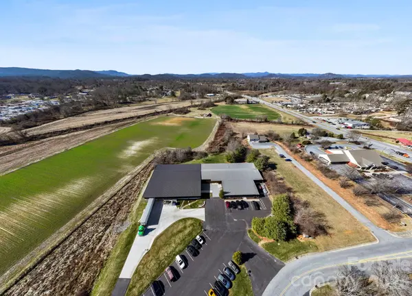 110 Commercial BLVD, Flat Rock, NC 28731