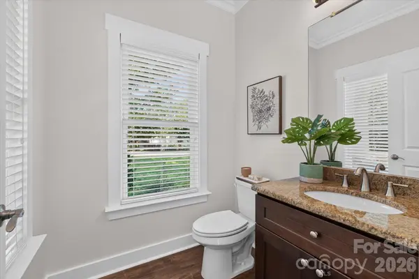 2562 Roseview LN, Charlotte, NC 28205
