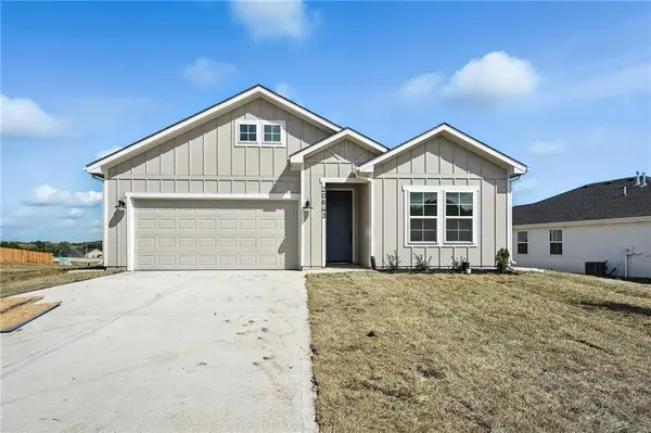 1834 Woodward CIR, Raymore, MO 64083