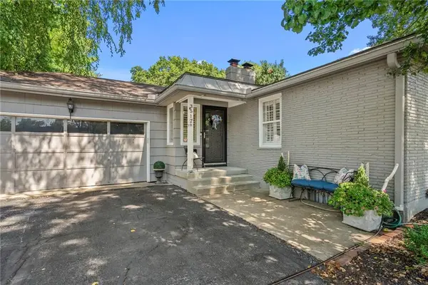 3512 W 71st ST, Prairie Village, KS 66208