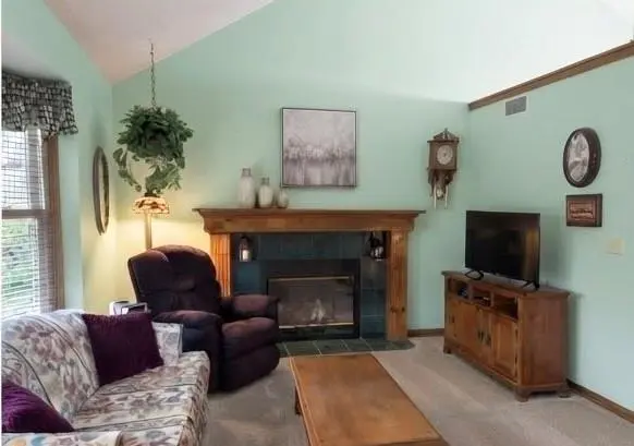 6527 Sioux DR, Parkville, MO 64152