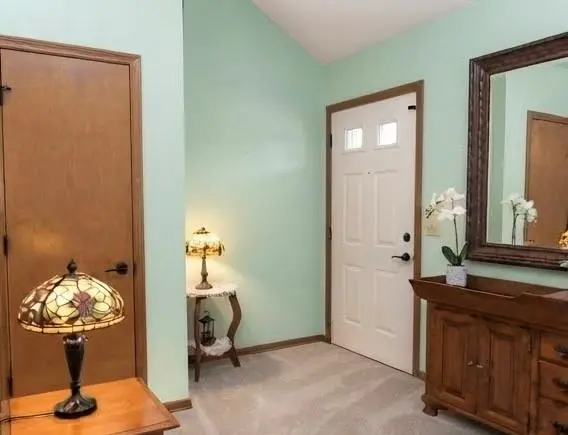 6527 Sioux DR, Parkville, MO 64152
