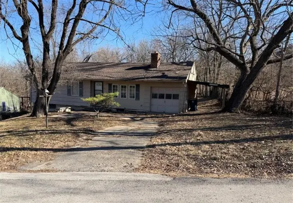 105 E 96th ST, Kansas City, MO 64114