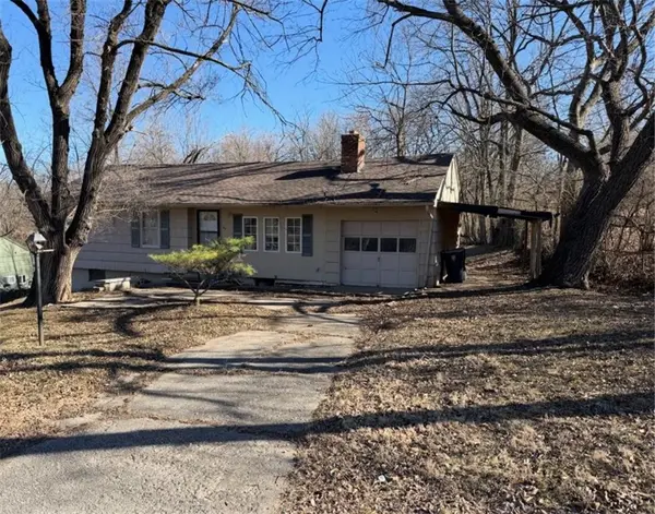 105 E 96th ST, Kansas City, MO 64114