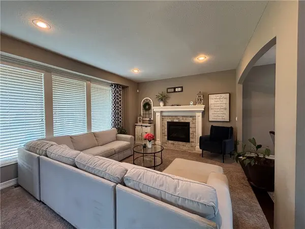 1804 NE Griffin DR, Lee's Summit, MO 64086