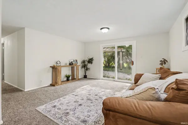 1741 Kessler BLVD, South Bend, IN 46616-1904