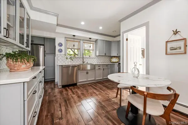 11 DeMott AVE, Rockville Centre, NY 11570