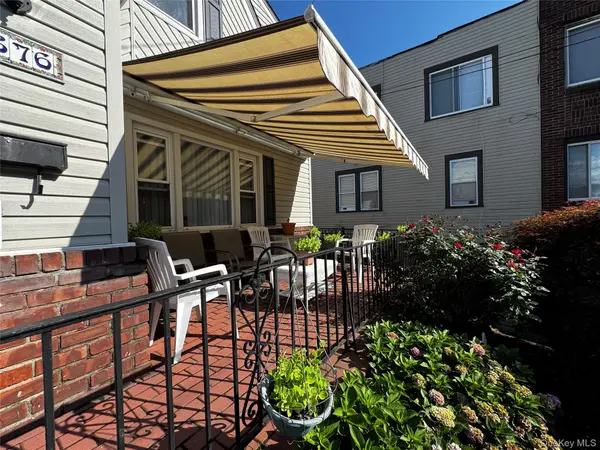 1376 Eggert PL, Far Rockaway, NY 11691