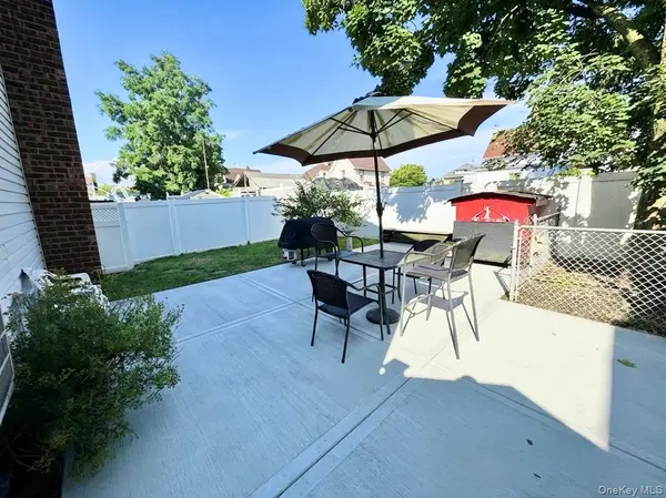 1376 Eggert PL, Far Rockaway, NY 11691