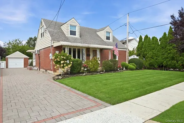 303 Caroline AVE, Garden City South, NY 11530