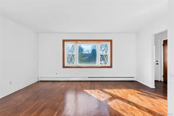 345 41 ST ST, Copiague, NY 11726