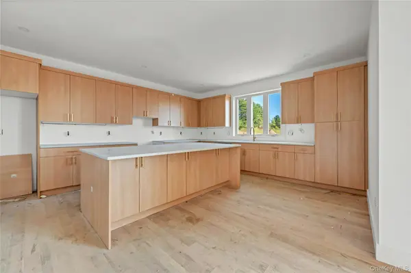 20 Nesheiwat DR, Lagrangeville, NY 12540