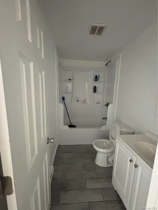 41 Amity ST #8, Patchogue, NY 11772