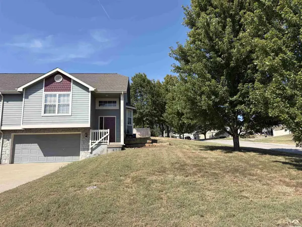 4912 Stoneback DR, Lawrence, KS 66047