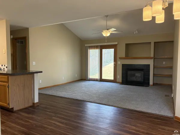 4912 Stoneback DR, Lawrence, KS 66047