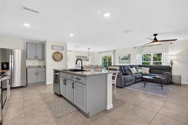 10137 CHARLOTTE DR, Parrish, FL 34219