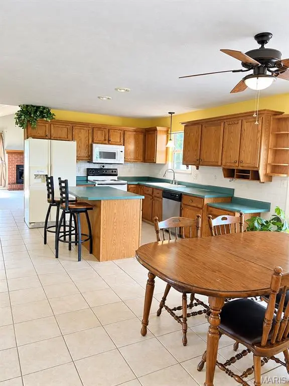 306 Jo Mar AVE, Smithton, IL 62285