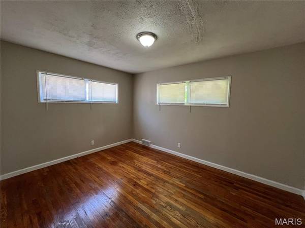 1636 Maldon LN, St Louis, MO 63136