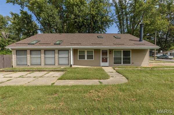 49 Marie DR, St Charles, MO 63301