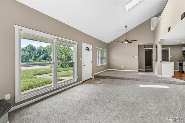 49 Marie DR, St Charles, MO 63301
