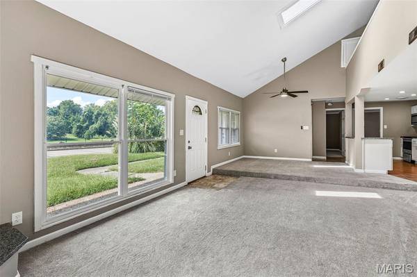 49 Marie DR, St Charles, MO 63301