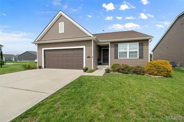 1711 Rivercroft DR, St Paul, MO 63366