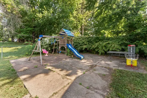 654 E 32nd ST, Davenport, IA 52803