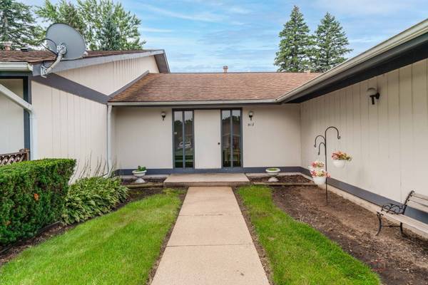 913 Wiltshire DR #A, Mchenry, IL 60050