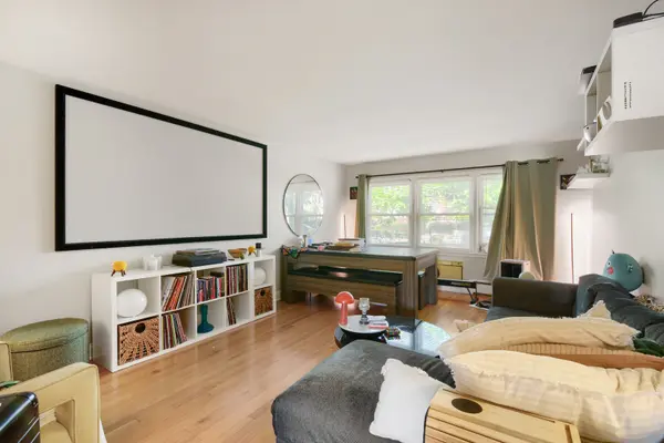 7133 N Damen AVE #3D, Chicago, IL 60645