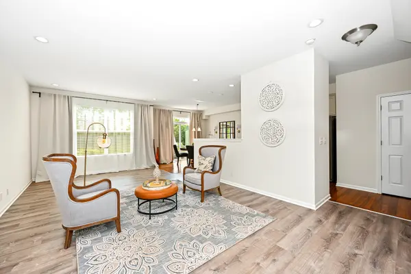 34W685 Roosevelt AVE #B, St. Charles, IL 60174